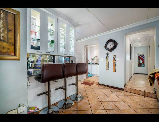 4 BEDROOM TOWNHOUSE TO LET IN SUNDOWNER